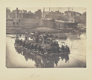[Zattera di barche coperte che trasporta artiglieria da campo e uomini sul fiume Potomac].
