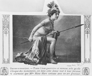Mata Hari in una danza di guerra, inizio XX secolo