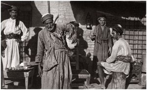 Distribuzione gratuita di acqua potabile fredda, Iraq, 1925 da A. Kerim