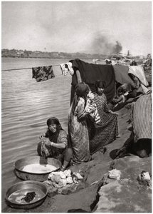 Lavandaie sulle rive del Tigri, Baghdad, Iraq, 1925 da A. Kerim