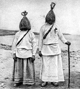 Una coppia di ragazzi di paglia, Irlanda, 1922