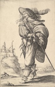 Un gentiluomo che cammina verso sinistra e estrae la spada dal fodero, indossando un piumaggio da Abraham Bosse