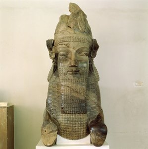 Capitale con testa umana, dal Tripylon, Persepoli, Iran da Achaemenid