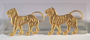 Due sequenze di leoni cucite su abiti cerimoniali, da Hamadan, c.V-IV secolo a.C.
