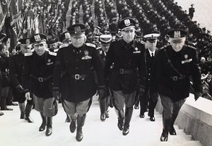 Mussolini a una parata militare da Achille Villani