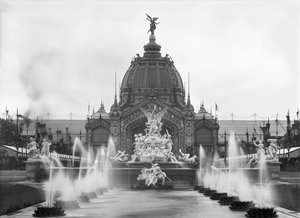 Vista della cupola centrale e della fontana Coutan, Esposizione Universale, Parigi, 1889
