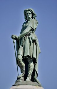Statua colossale di Vercingetorige (72-46 a.C.), capo gallico da Aime Millet