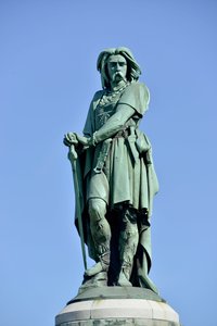 Statua colossale di Vercingetorige (72-46 a.C.) da Aime Millet