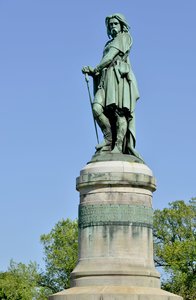 Statua colossale di Vercingetorige (72-46 a.C.) da Aime Millet