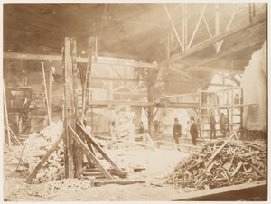 Laboratorio di Bartholdi, con modelli della Statua della Libertà sullo sfondo, Parigi, 1883