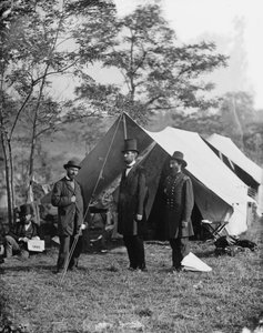 Abraham Lincoln con Allan Pinkerton e il Maggiore Generale John A. McClernand, 1862 da Alexander Gardner