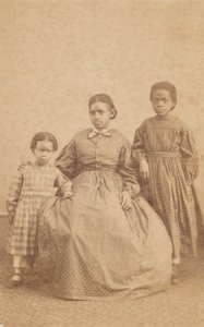 Carte-de-visite di una giovane donna e due bambini, 1864 - 1866