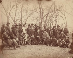 Indiani con Agenti del Governo, primi anni 1860 da Alexander Gardner