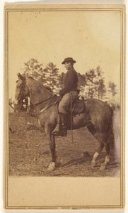 [Uomo con cappello, di profilo, a cavallo]