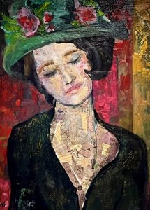 Donna elegante con cappello verde da Alexandra Higgins