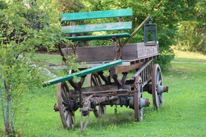 Vecchia carrozza nel parco