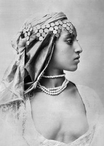 Giovane donna algerina, c. 1890-1900 da Alexandre Leroux