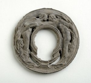 Maquette per un pendente con uno scudo arabescato (gesso bronzato) da Alfred Gilbert
