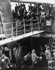 Nave degli emigranti / Ponte intermedio / Foto