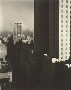 Dalla mia finestra al Shelton, Ovest, 1931 da Alfred Stieglitz