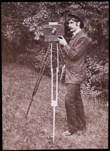 Autoritratto con fotocamera, treppiede e pistola da Alfred Stieglitz