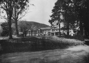 Il Grand Hotel, Nuwara Eliya, c1890, 1910 da Alfred William Amandus Plate