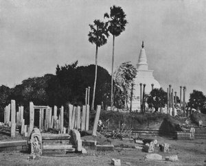 Le Città Rovine di Anuradhapura. Thuparama Dagoba, c1890, 1910 da Alfred William Amandus Plate