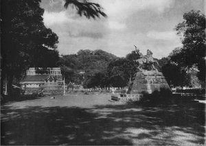 Esplanade Victoria, Kandy, Ceylon, c1890, 1910 da Alfred William Amandus Plate