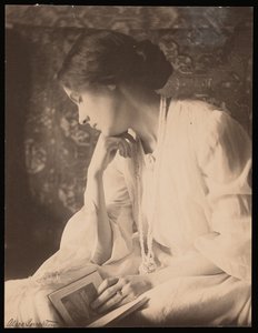 Foto di Alice Broughton di Agnes Pelton (foto b/n)