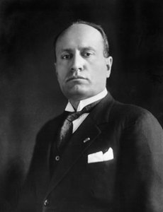 Benito Mussolini (foto in bianco e nero)