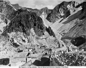 Cave di Ravaccione vicino a Carrara da Fratelli Alinari