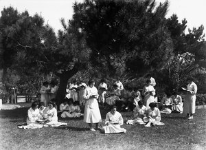 Villa Rosa Maltoni Mussolini: studentesse durante una lezione all