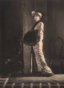 Olga de Meyer, 1912 circa (foto b/n) da Alphonse De Meyer