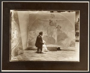 [Autoritratto di Alphonse Mucha al lavoro su "Lunetta, attraverso la forza verso la libertà, attraverso l