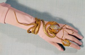 Bracciale e anello della comica Henriette Rosine Bernard detta Sarah Bernhardt da Alphonse Mucha