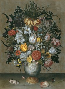 Vaso cinese con fiori, conchiglie e insetti