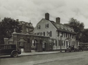 Università di Harvard: Class of 1857 Gate, Wadsworth House da American Photographer (after)