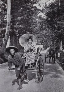 Ragazze giapponesi in jinriksha