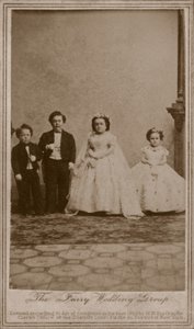 Fotografia di matrimonio di Charles Sherwood Stratton, intrattenitore americano noto come Generale Tom Thumb, e sua moglie, Lavinia Warren