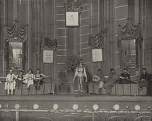 Una danza nel teatro della strada del Cairo da American Photographer