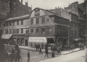 Boston: Old Corner Bookstore, costruita nel 1712 (foto b/n) da American Photographer
