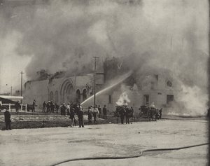 Incendio del magazzino frigorifero da American Photographer