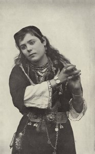 Ballerina nel teatro della strada del Cairo
