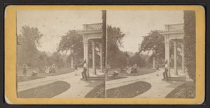 Prato orientale e portico, Comunità di Oneida, Stato di New York, c.1870 da American Photographer