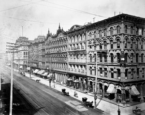 Lato est di State Street guardando a nord da Madison Street, Chicago, c.1878 da American Photographer