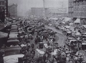 Haymarket Square piena di carrozze trainate da cavalli, Chicago da American Photographer