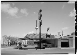 Stazione di Servizio della Lindholm Oil Company, Cloquet, Minnesota da American Photographer