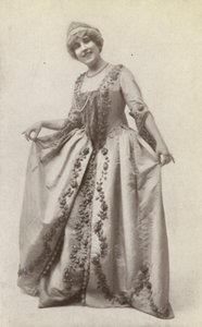Lucrezia Bori, in "Manon Lescaut" (foto b/n) da American Photographer