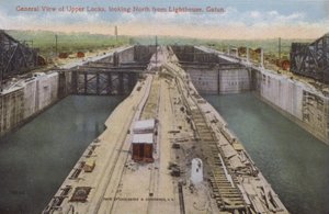Canale di Panama, vista generale delle chiuse superiori, guardando verso nord dal faro, Gatun (foto a colori) da American Photographer