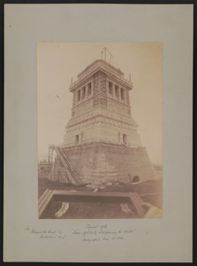 Piedistallo della "Statua della Libertà che illumina il mondo", progettato da Richard Morris Hunt, durante la costruzione, 16 maggio 1886 da American Photographer